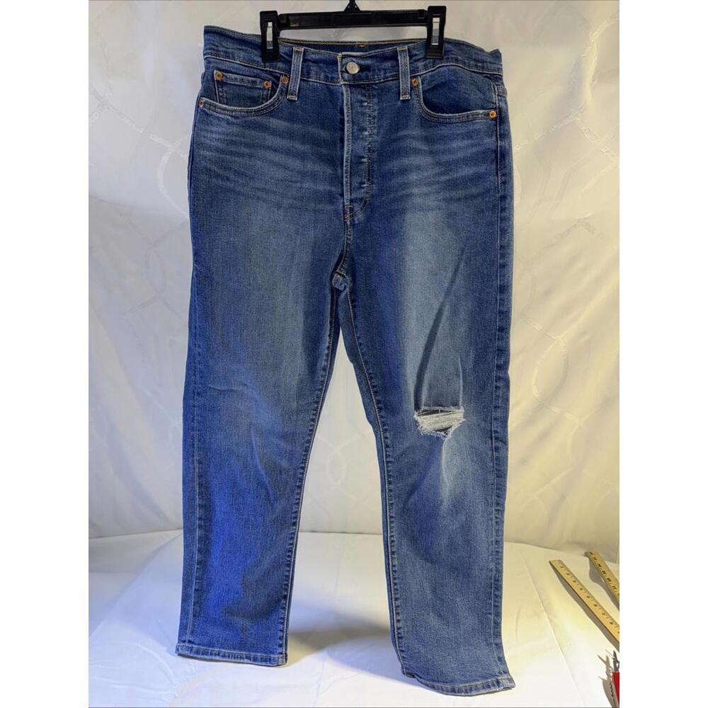 Levi's Wedgie Straight Leg Jeans Women's Size 32 Light Wash Denim Button Fly